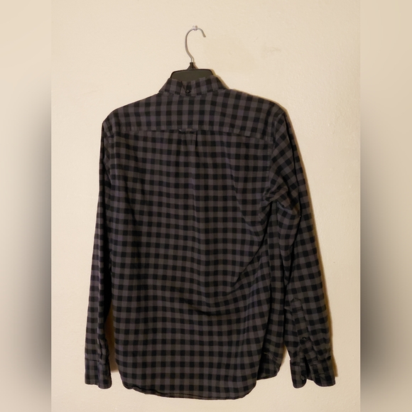 J. Crew Black & Gray Checkered Buttoned Shirt. Size Small. 🖤 - Picture 2 of 3